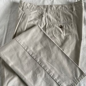Men’s light khaki pleated Austin collection pants